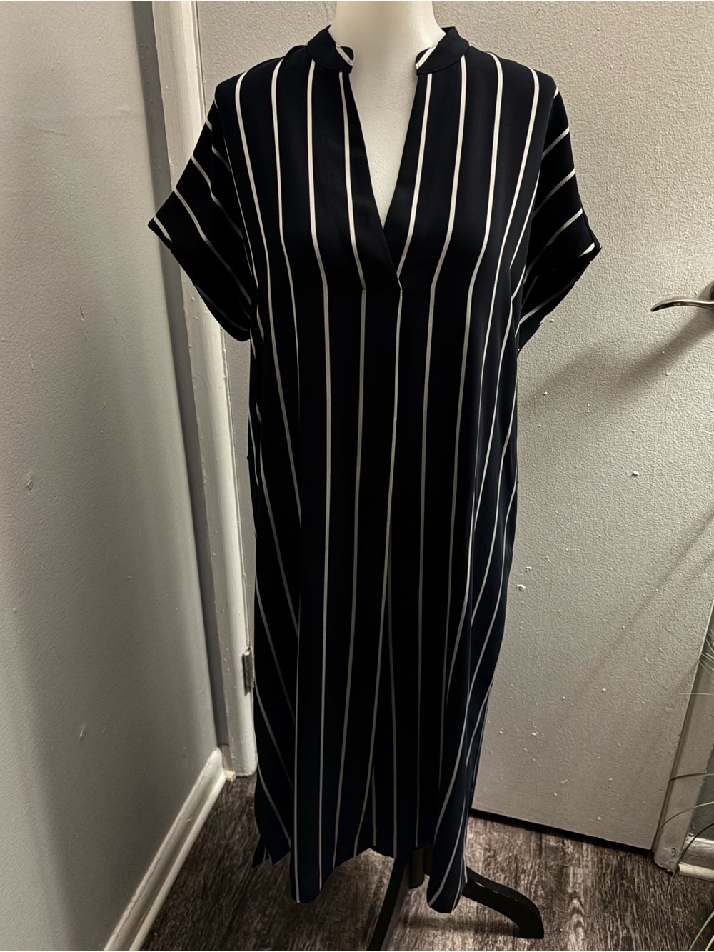 NWOT!! Ann Taylor Navy & White Belted Shift Dress with Batwing Short Sleeves - Picture 7 of 9